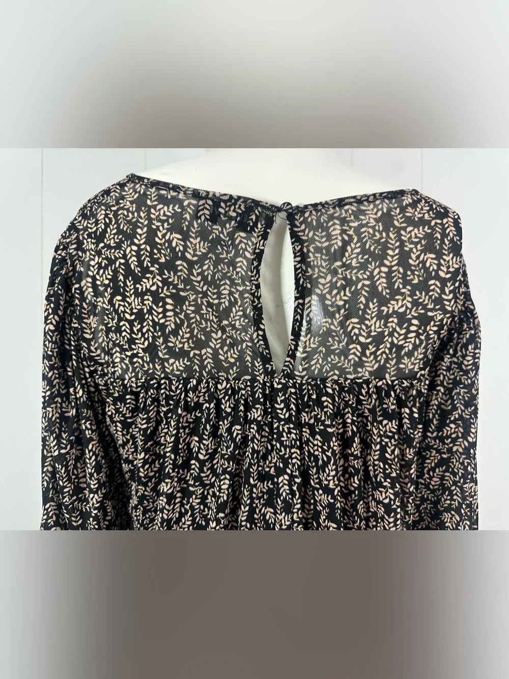 Evereve Womens Size Small S Black Floral Mesh Short Sleeve Top Tunic Boho